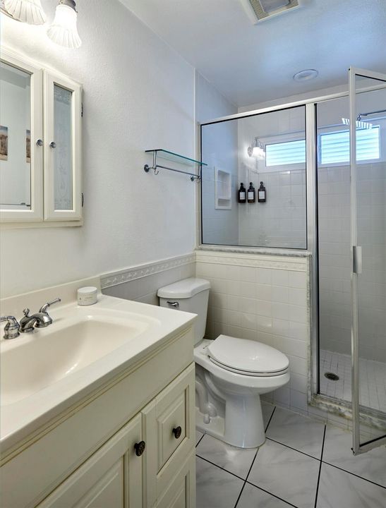 Bathroom_2A_8317_