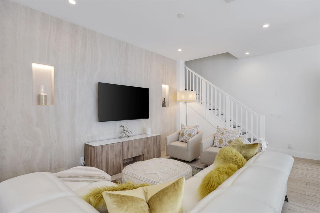 914 Saint George Boulevard - 5.jpg-FULL