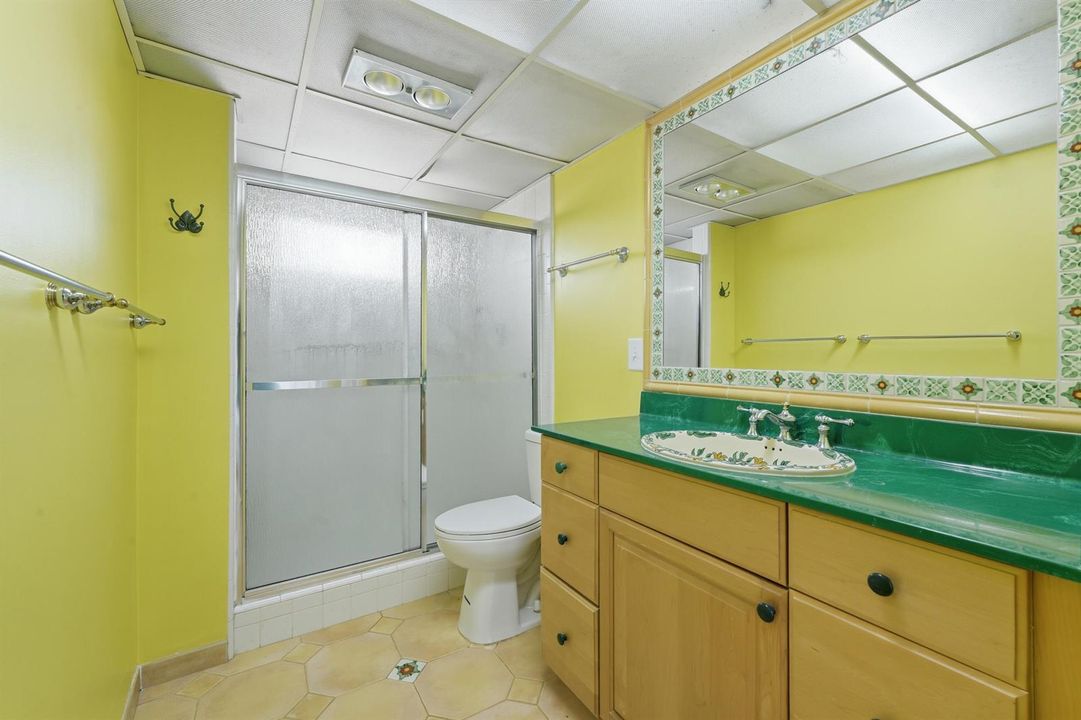Guest Bathroom - 2nd Full Bathroom