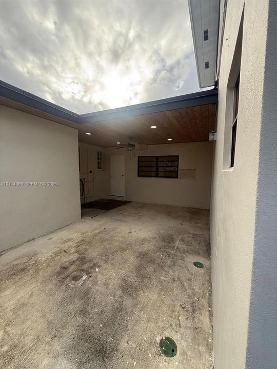 For Rent: $2,850 (2 beds, 1 baths, 2128 Square Feet)