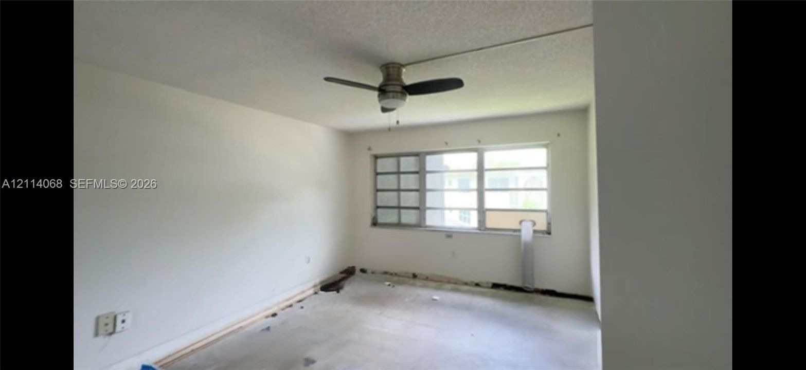 Multi-pane windows and ceiling fan with integrated light fixture