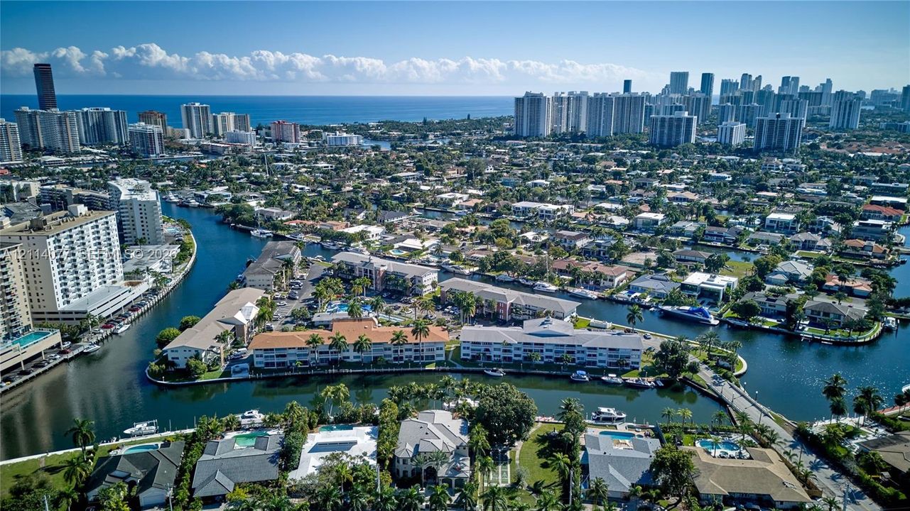 For Rent: $1,800 (1 beds, 1 baths, 700 Square Feet)