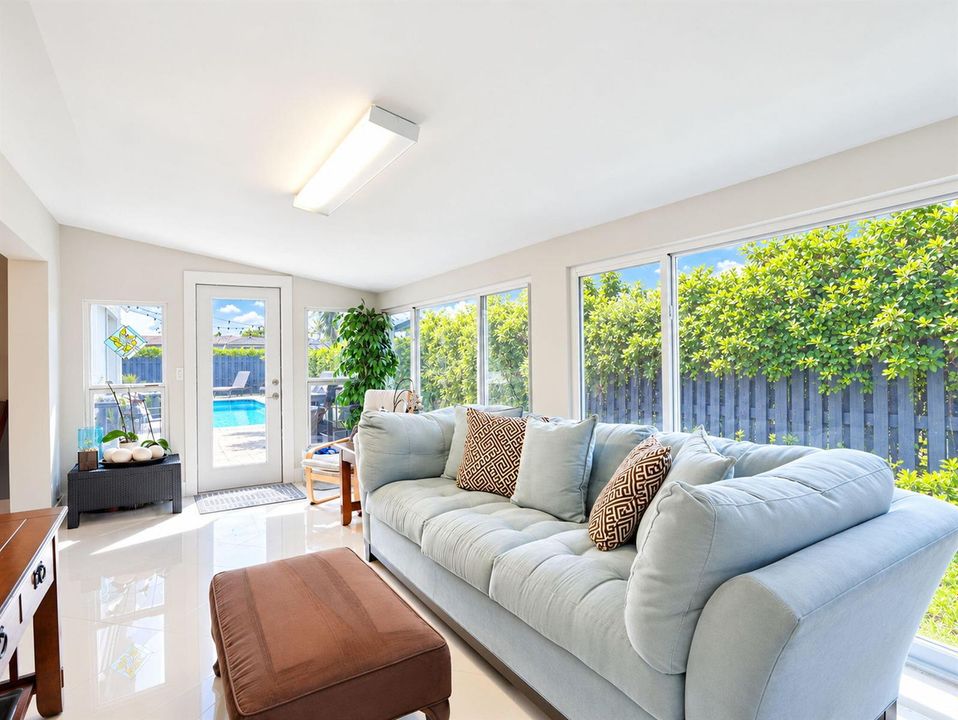27-web-or-mls-5401_30_Taylor_NE_17th_Ter
