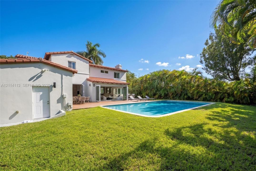 Large corner lot allowing generous grass lawn