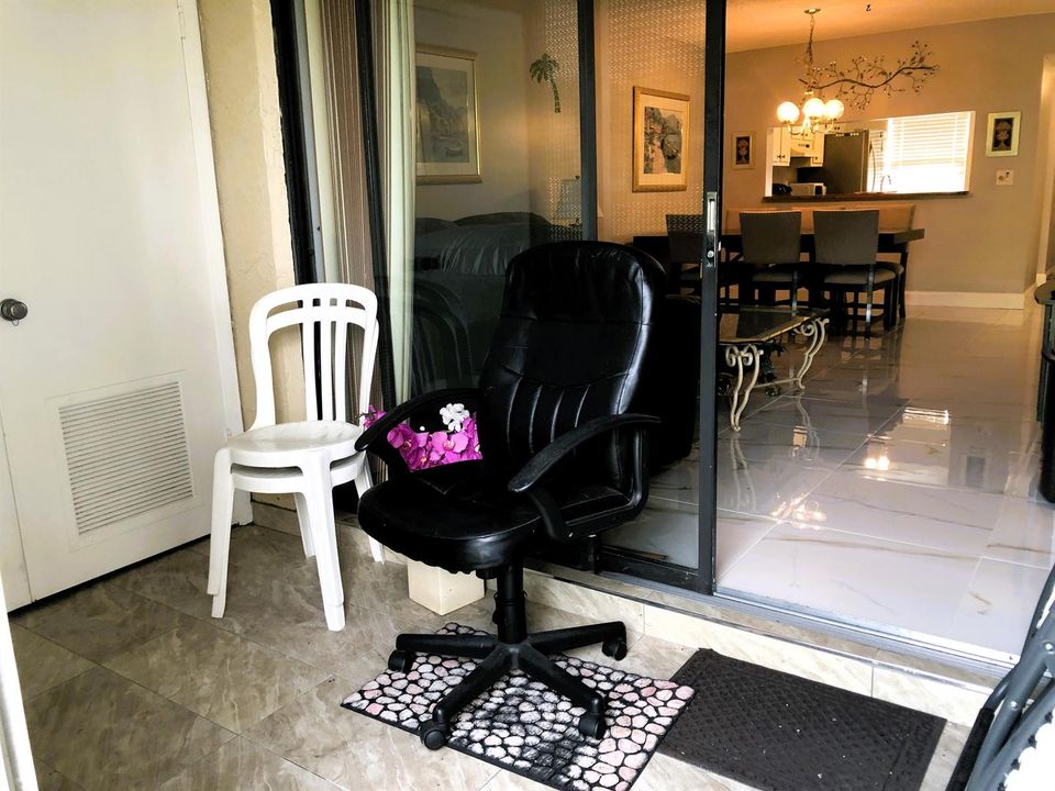SCREENED PORCH