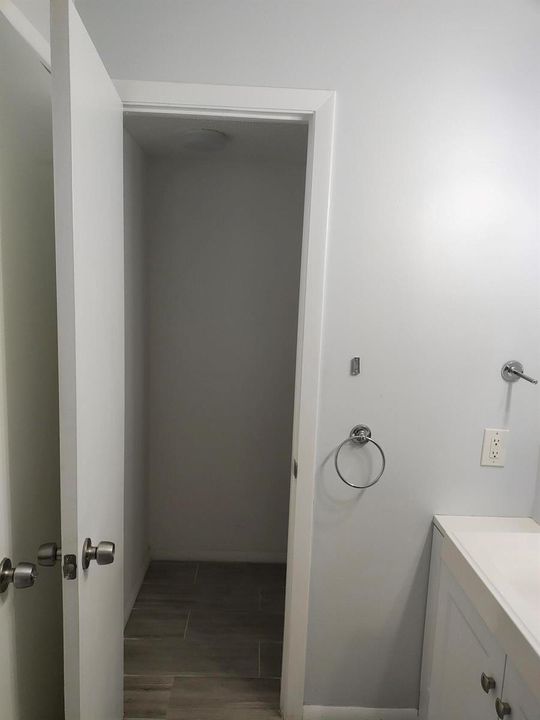 Bathroom 1c
