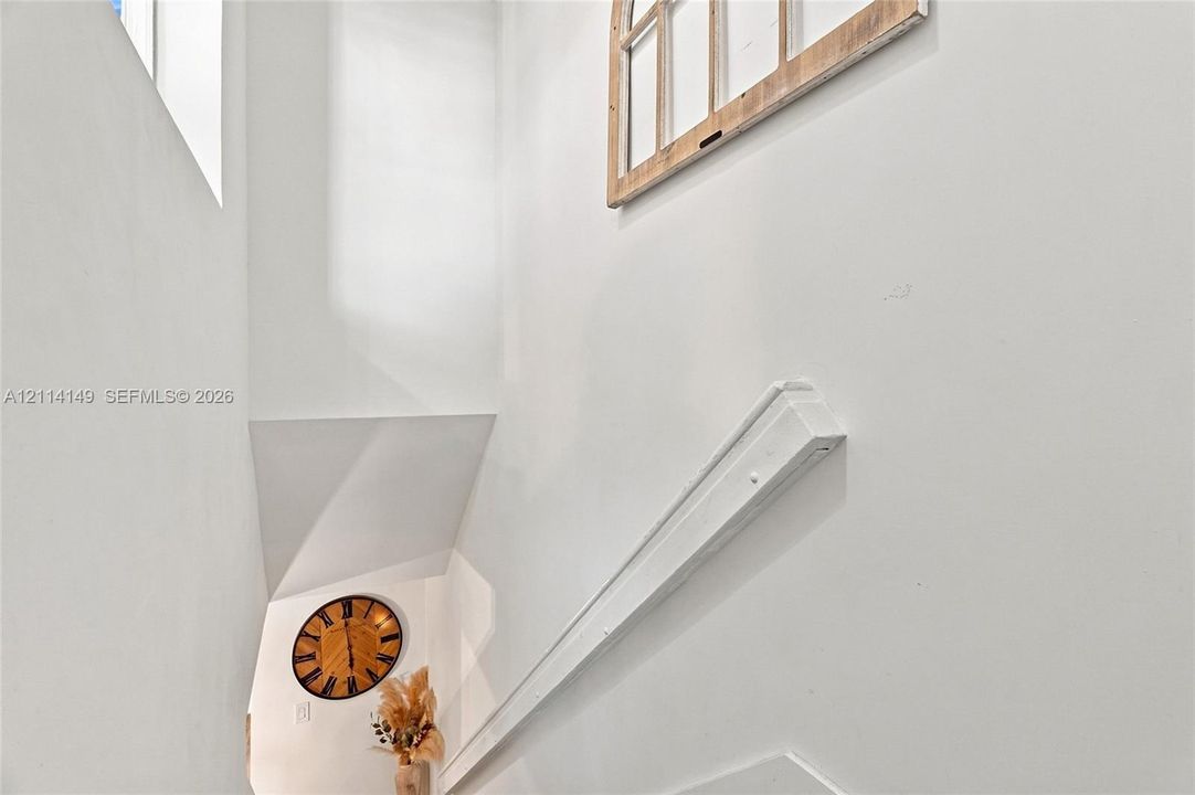 High-ceiling interior with recessed architectural niche and fixed window elements