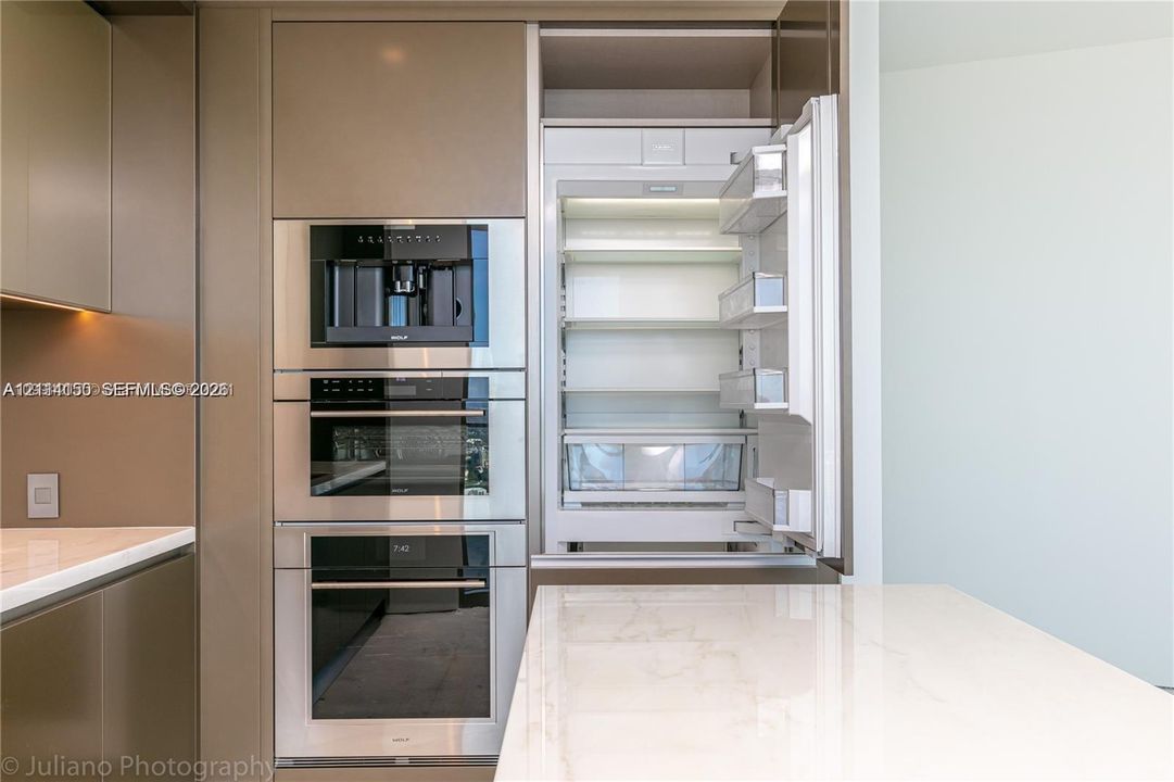 For Sale: $2,600,000 (2 beds, 2 baths, 1273 Square Feet)