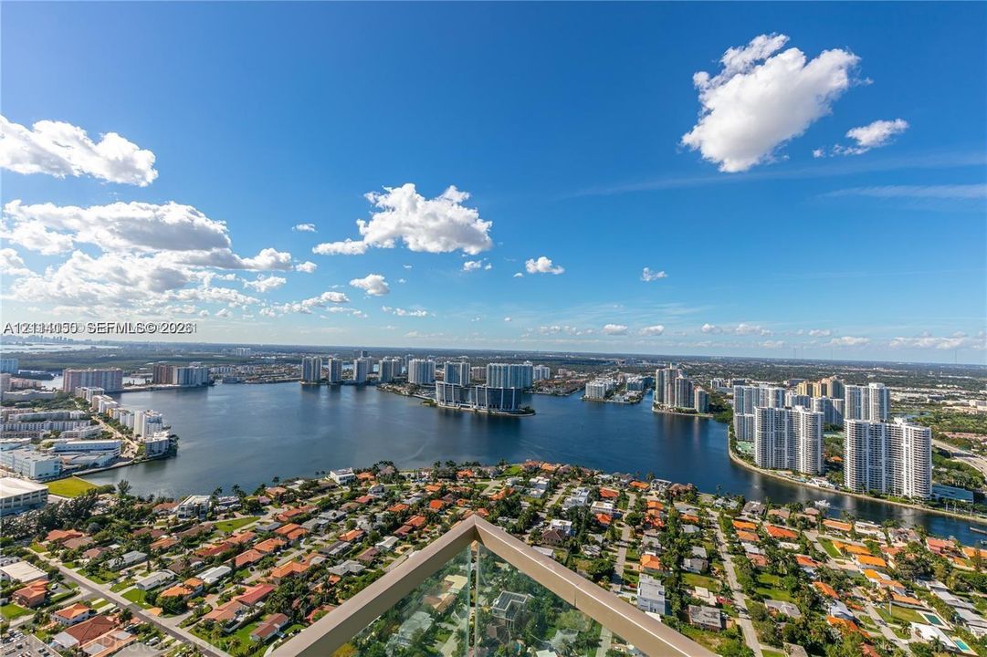 For Sale: $2,600,000 (2 beds, 2 baths, 1273 Square Feet)