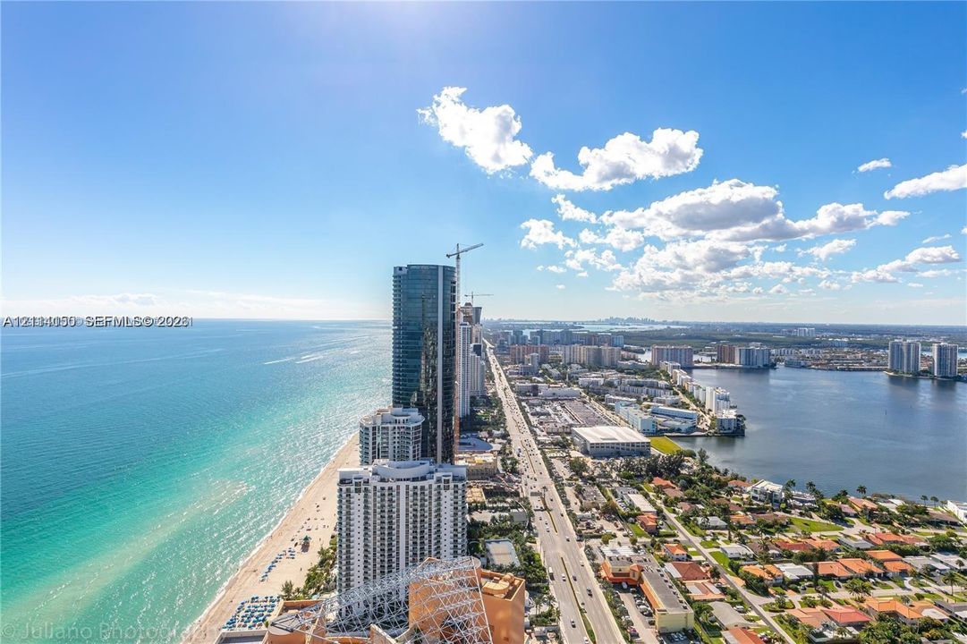 For Sale: $2,600,000 (2 beds, 2 baths, 1273 Square Feet)