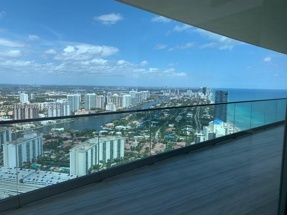 For Sale: $2,600,000 (2 beds, 2 baths, 1273 Square Feet)