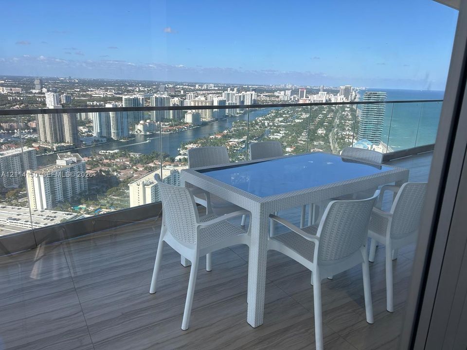 For Sale: $2,600,000 (2 beds, 2 baths, 1273 Square Feet)