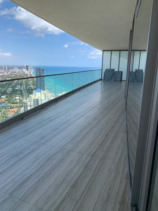 For Sale: $2,600,000 (2 beds, 2 baths, 1273 Square Feet)