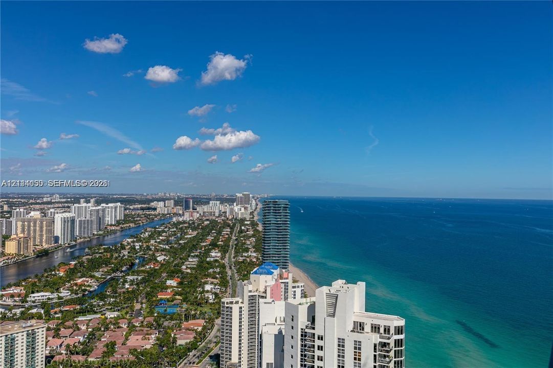 For Sale: $2,600,000 (2 beds, 2 baths, 1273 Square Feet)