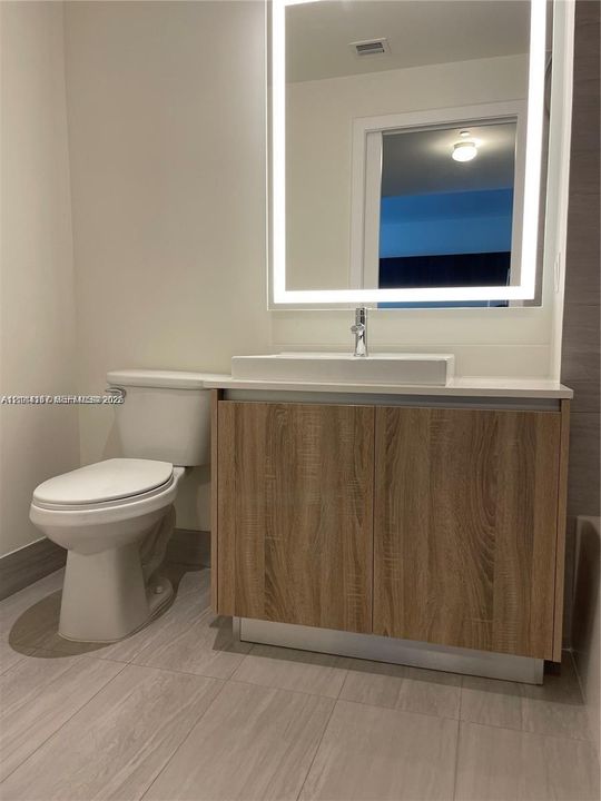 For Rent: $3,650 (1 beds, 2 baths, 855 Square Feet)