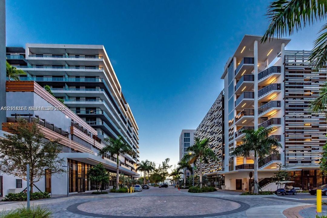 For Rent: $3,650 (1 beds, 2 baths, 855 Square Feet)