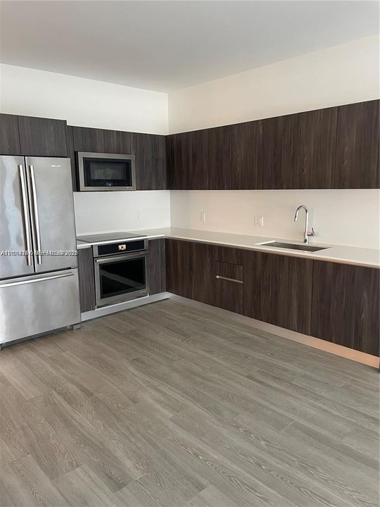 For Rent: $3,650 (1 beds, 2 baths, 855 Square Feet)