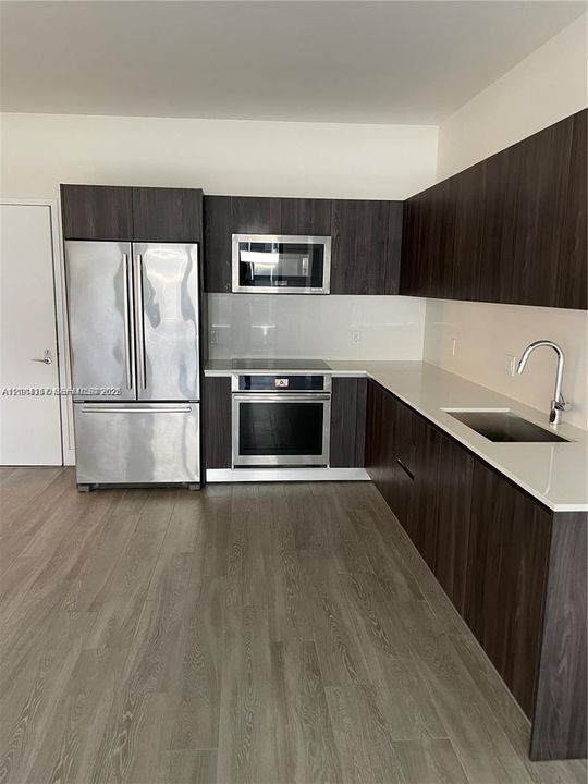 For Rent: $3,650 (1 beds, 2 baths, 855 Square Feet)