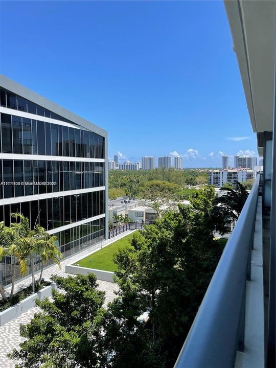 For Rent: $3,650 (1 beds, 2 baths, 855 Square Feet)
