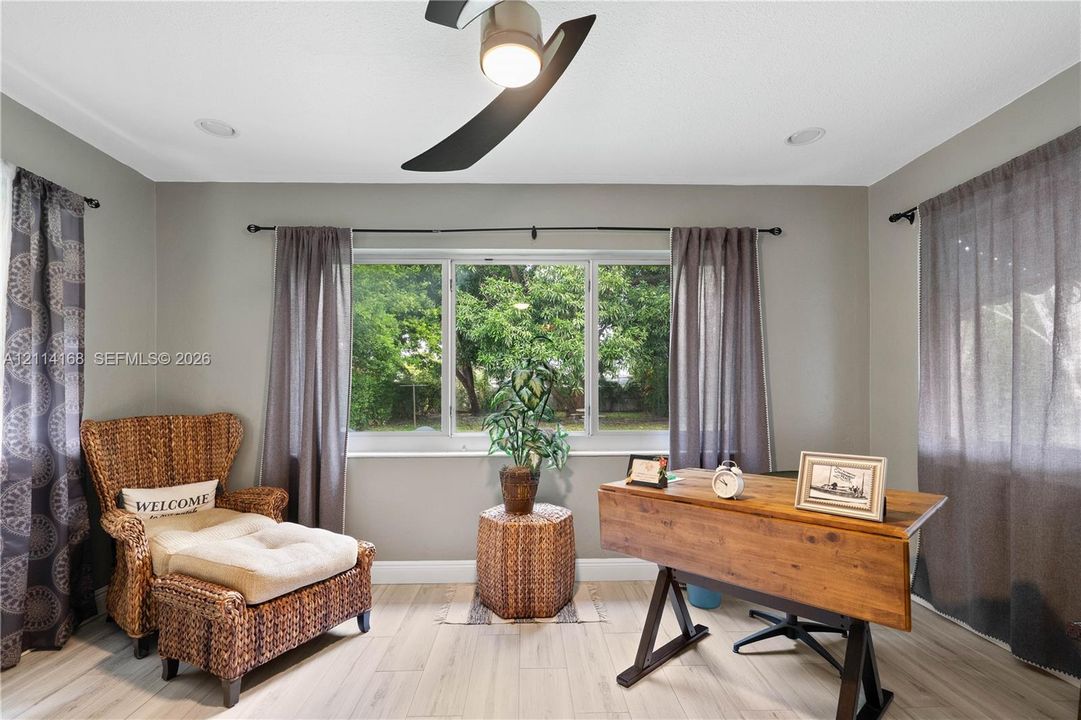 Multi-pane picture window, recessed lighting, and modern ceiling fan