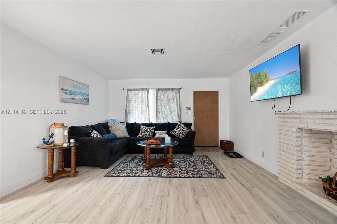 For Sale: $625,000 (3 beds, 2 baths, 1114 Square Feet)