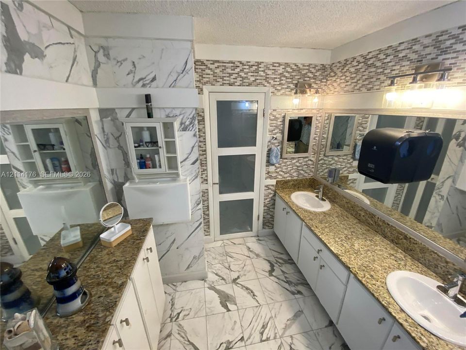 На продажу: $459,000 (2 спален, 2 ванн, 1452 Квадратных фут)
