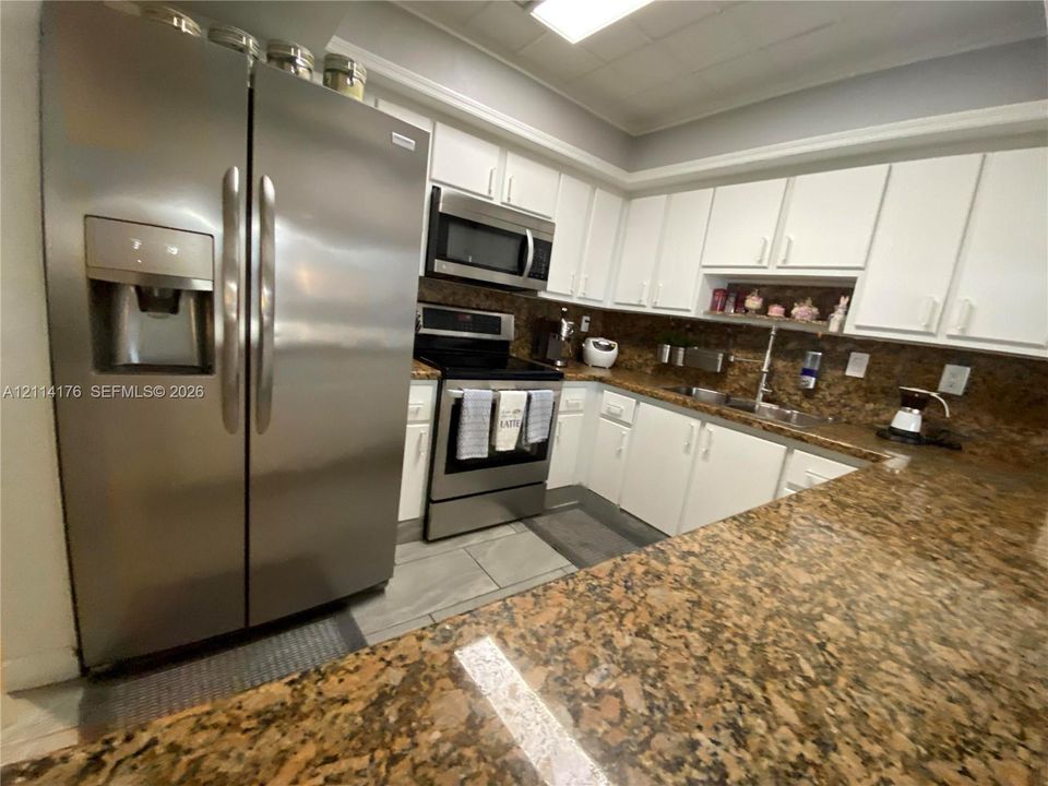 На продажу: $459,000 (2 спален, 2 ванн, 1452 Квадратных фут)