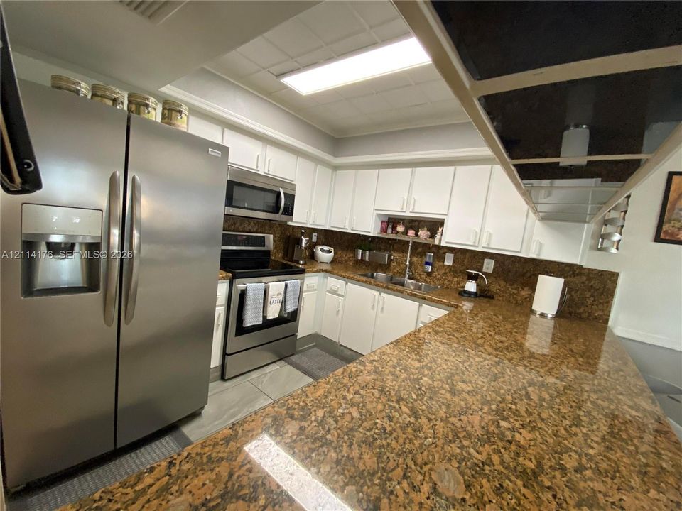 На продажу: $459,000 (2 спален, 2 ванн, 1452 Квадратных фут)