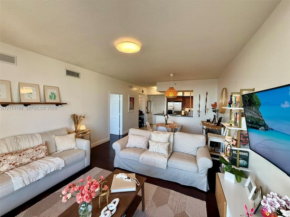 For Rent: $3,100 (1 beds, 1 baths, 797 Square Feet)