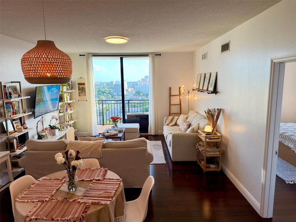 For Rent: $3,100 (1 beds, 1 baths, 797 Square Feet)