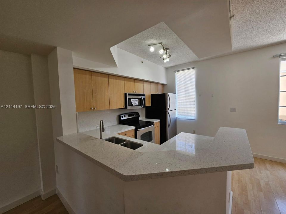 For Sale: $460,000 (2 beds, 2 baths, 1361 Square Feet)