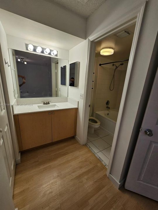 For Sale: $460,000 (2 beds, 2 baths, 1361 Square Feet)