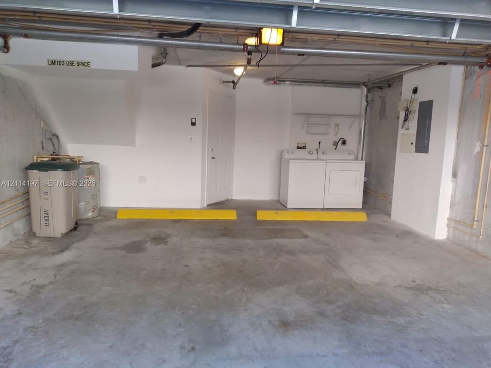 For Sale: $460,000 (2 beds, 2 baths, 1361 Square Feet)
