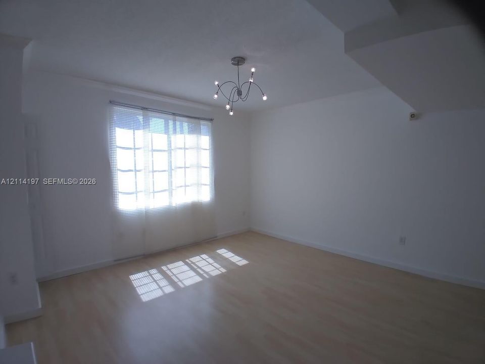 For Sale: $460,000 (2 beds, 2 baths, 1361 Square Feet)