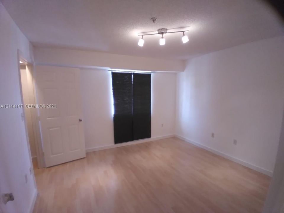 For Sale: $460,000 (2 beds, 2 baths, 1361 Square Feet)