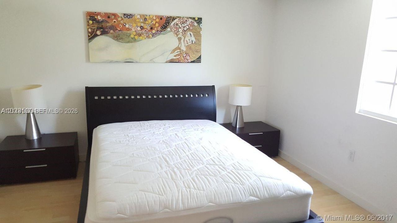 For Sale: $460,000 (2 beds, 2 baths, 1361 Square Feet)
