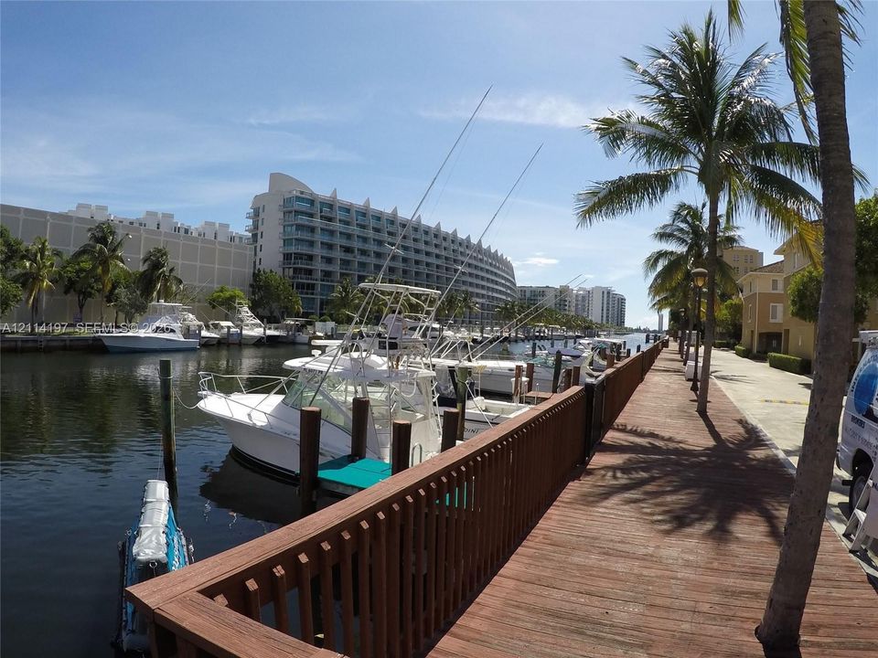 For Sale: $460,000 (2 beds, 2 baths, 1361 Square Feet)