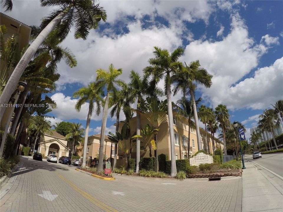 For Sale: $460,000 (2 beds, 2 baths, 1361 Square Feet)