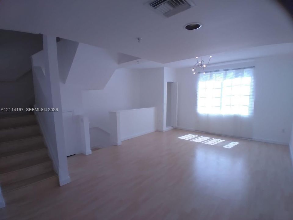 For Sale: $460,000 (2 beds, 2 baths, 1361 Square Feet)