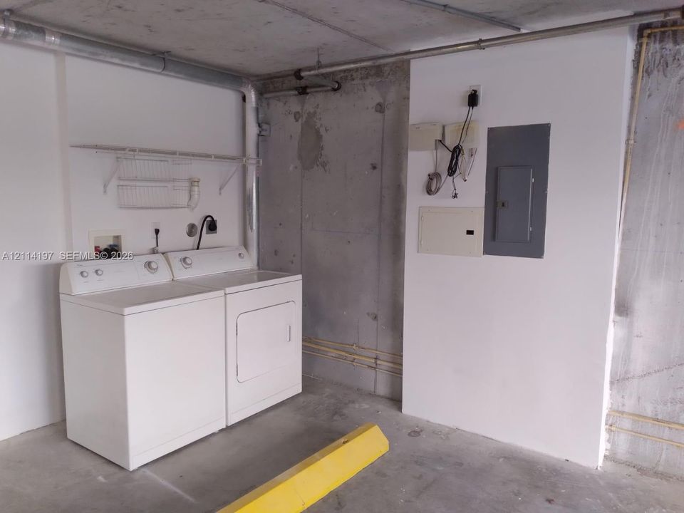 For Sale: $460,000 (2 beds, 2 baths, 1361 Square Feet)