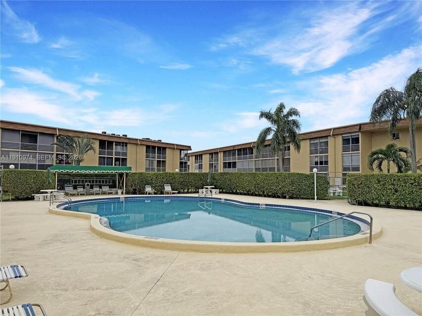 16. Pool
