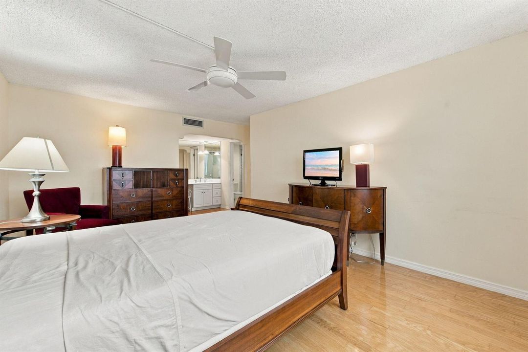21-web-or-mls-5200-n-ocean-blvd-1112