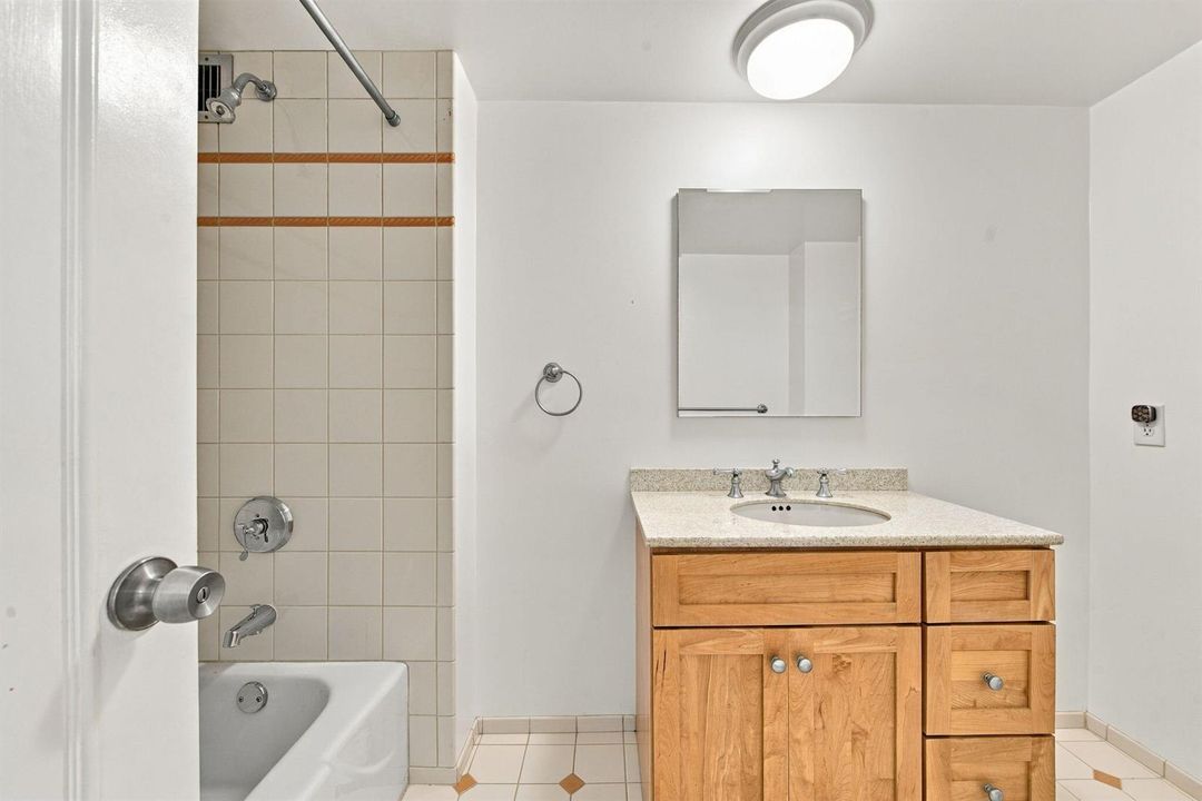 27-web-or-mls-5200-n-ocean-blvd-1112