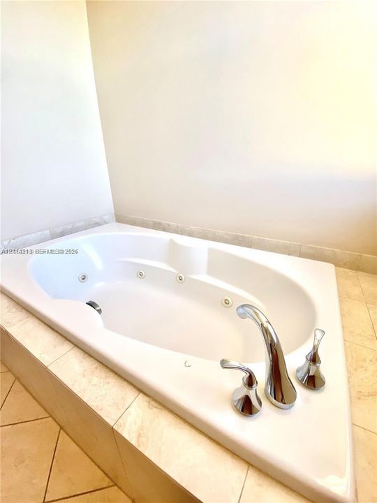 For Rent: $2,900 (2 beds, 2 baths, 1950 Square Feet)