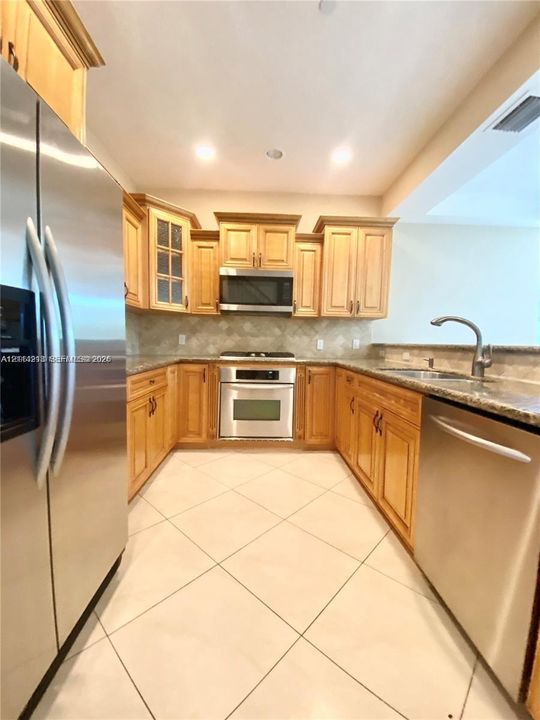 For Rent: $2,900 (2 beds, 2 baths, 1950 Square Feet)
