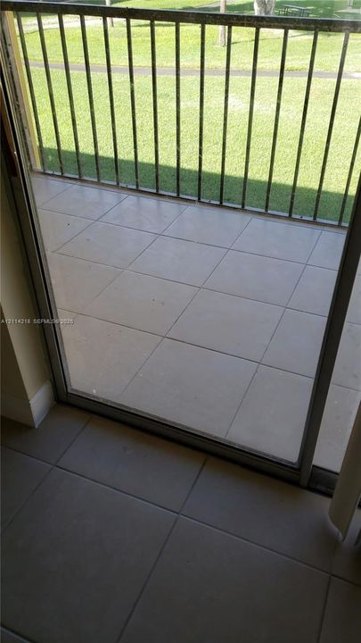For Rent: $1,800 (2 beds, 2 baths, 900 Square Feet)