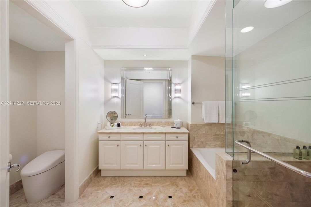 На продажу: $1,995,000 (2 спален, 2 ванн, 1801 Квадратных фут)