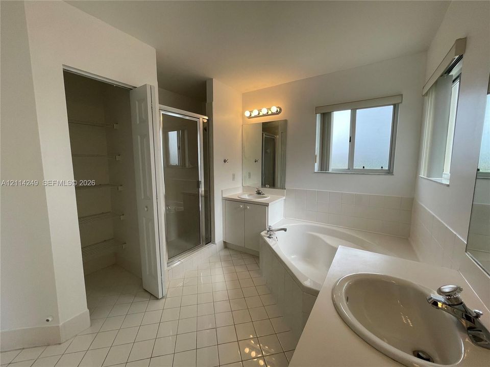 En Renta: $3,750 (4 camas, 3 baños, 2152 Pies cuadrados)