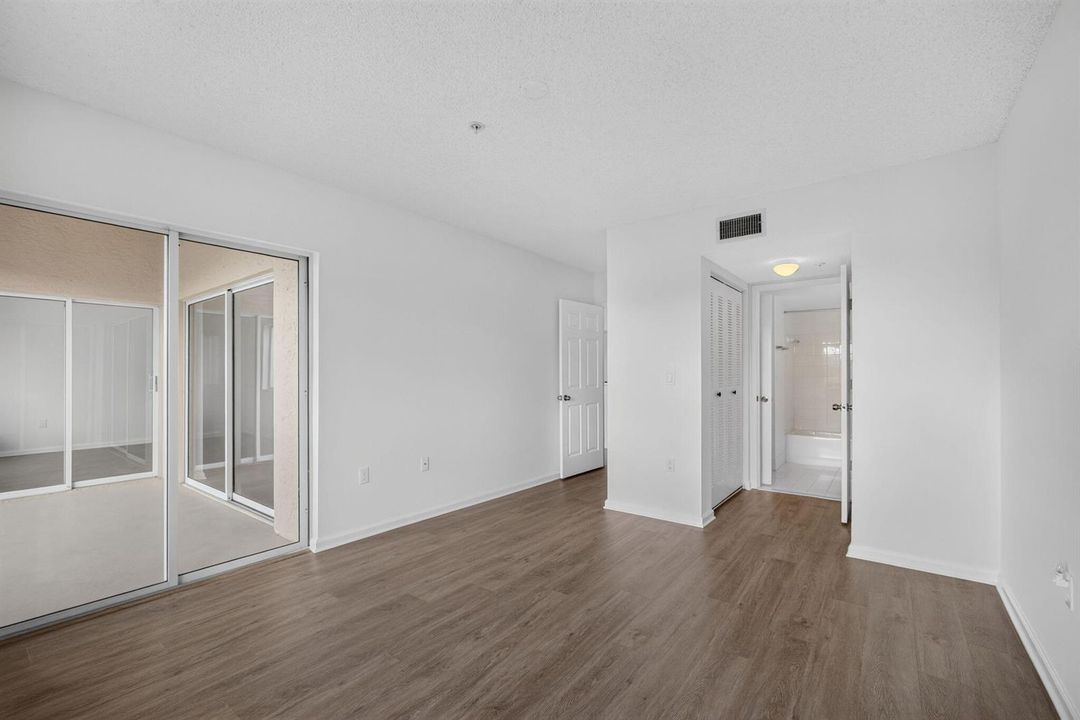 Primary Bedroom w/Ensuite Bath