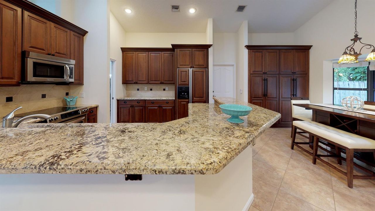 1835-Staimford-Cir-Kitchen(1)